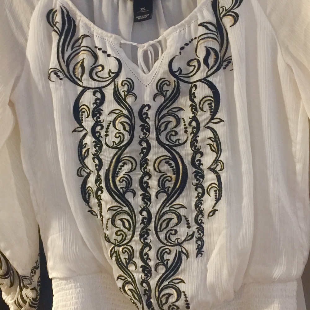 White Black Blouse adorable detail